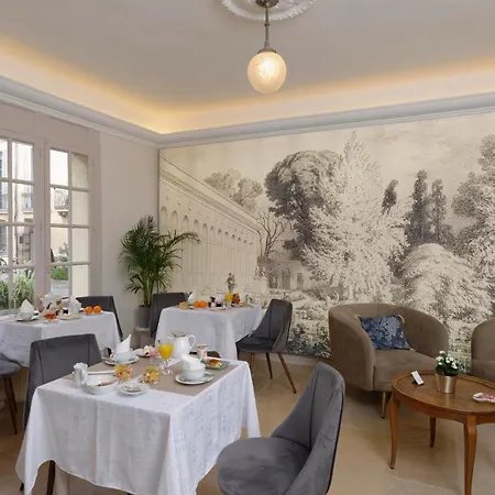 Du Palais Szálloda 3*